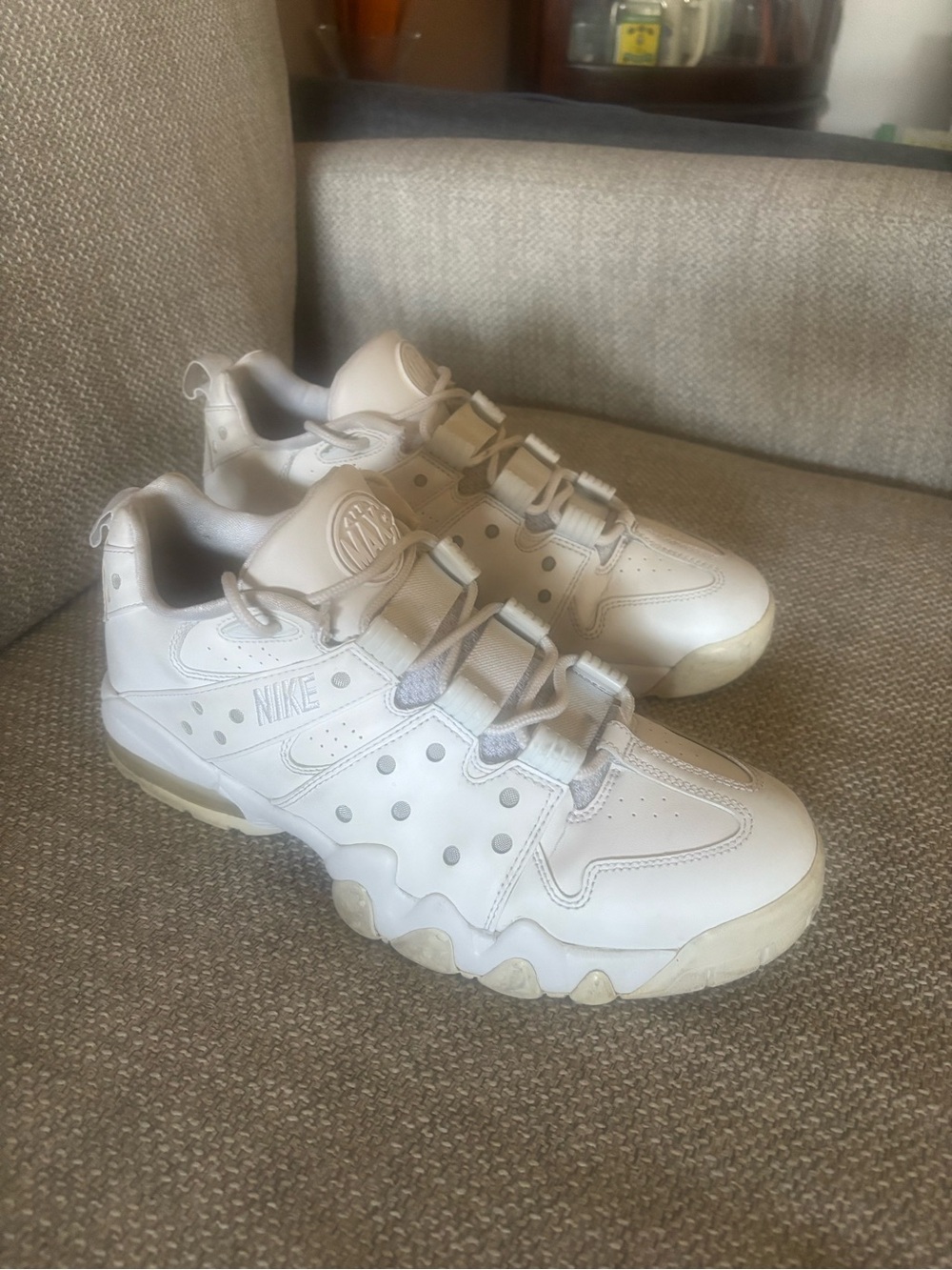 Nike Men's All-White Leather Charles Barkley  low cut Athletic Sneakers